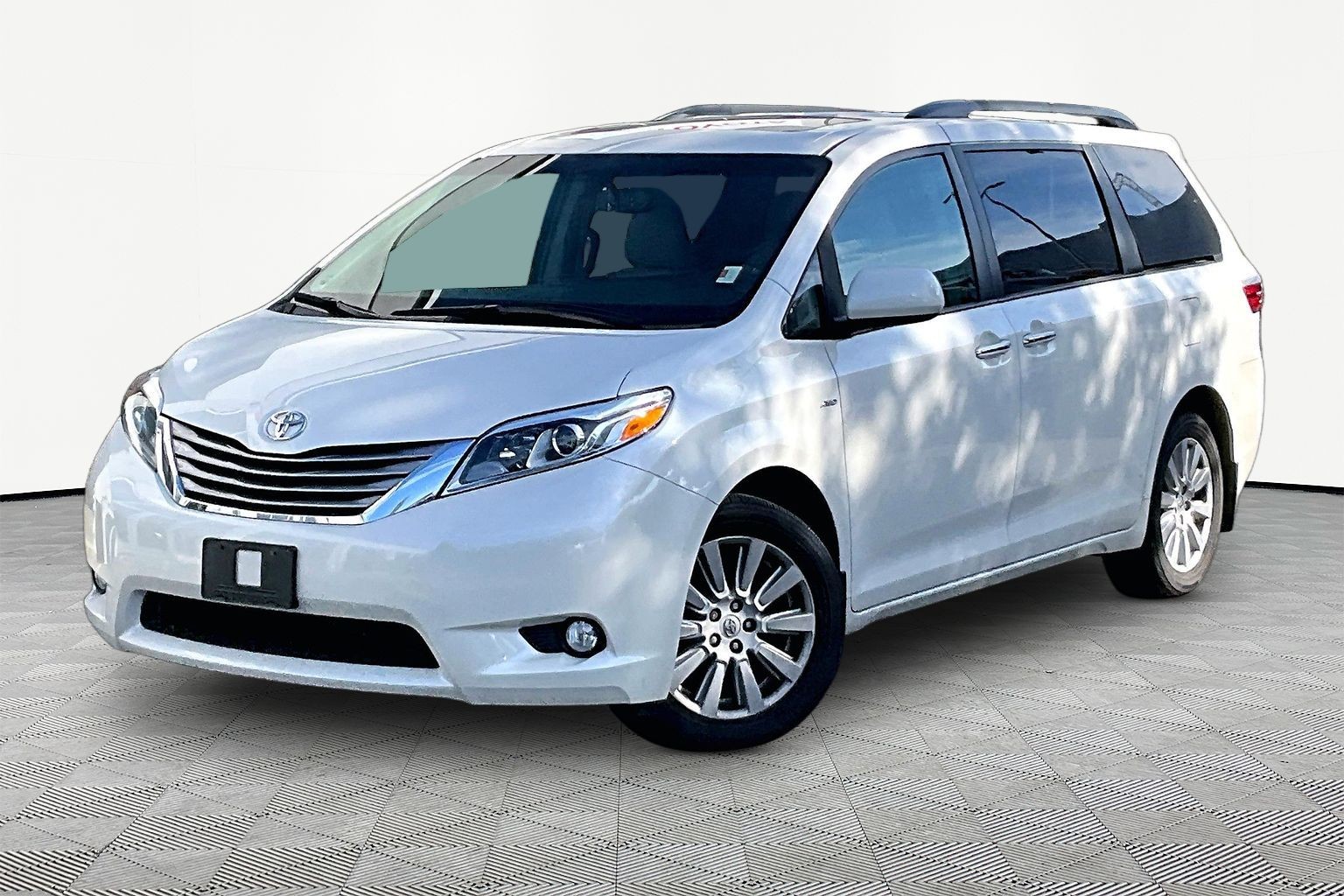White (Blizzard Pearl) 2017 Toyota Sienna Minivan All-Wheel Drive Automatic