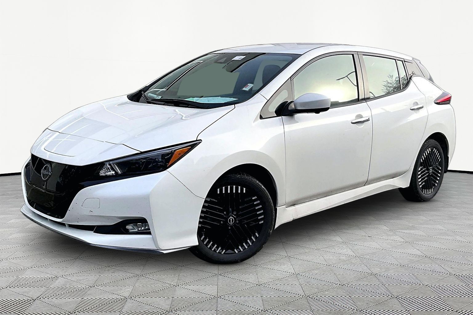 Pearl White Pearl Metallic 2023 Nissan LEAF Hatchback Front-Wheel Drive Automatic