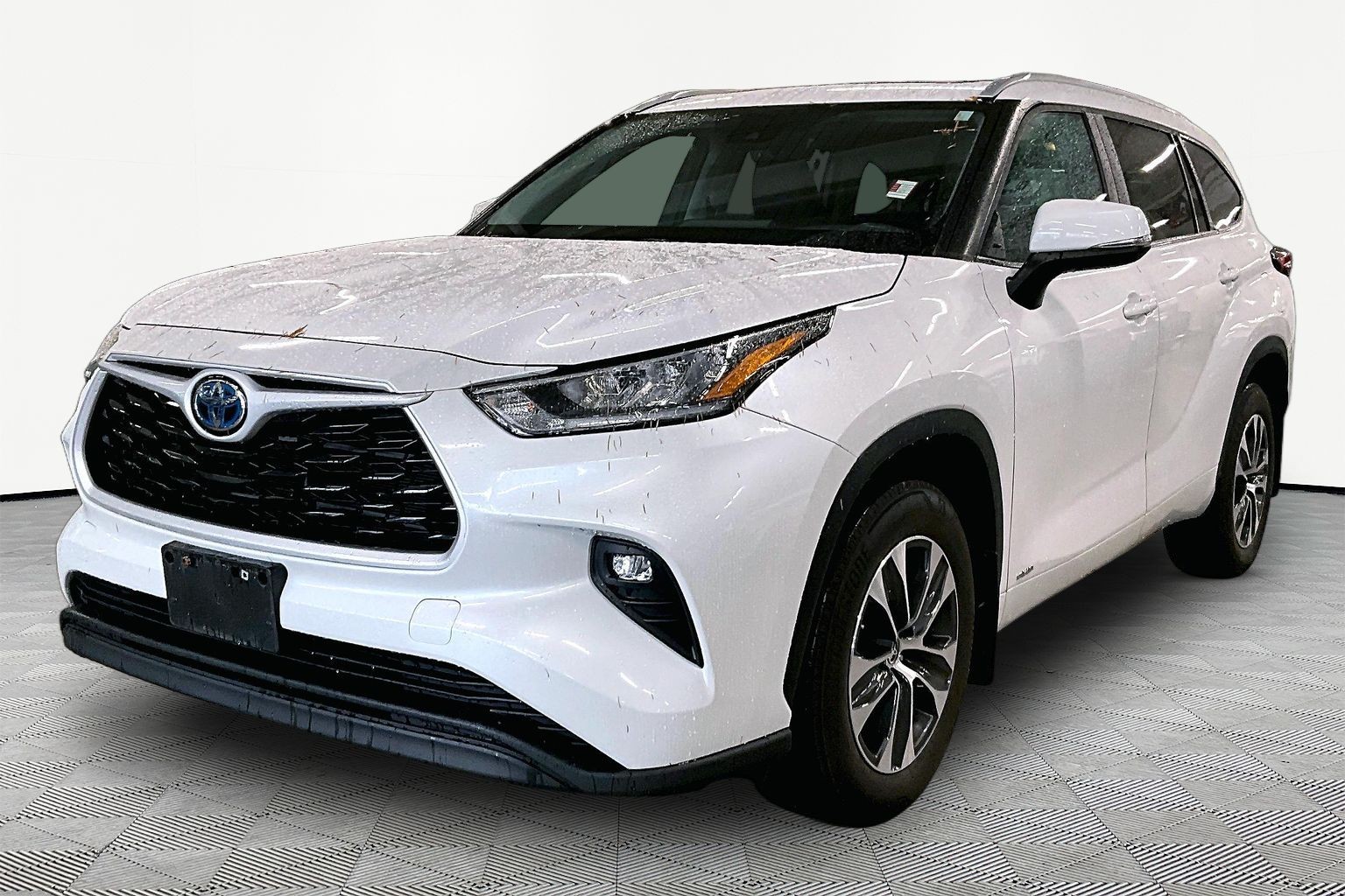 White (Wind Chill Pearl) 2024 Toyota Highlander Hybrid SUV / Crossover All-Wheel Drive Automatic