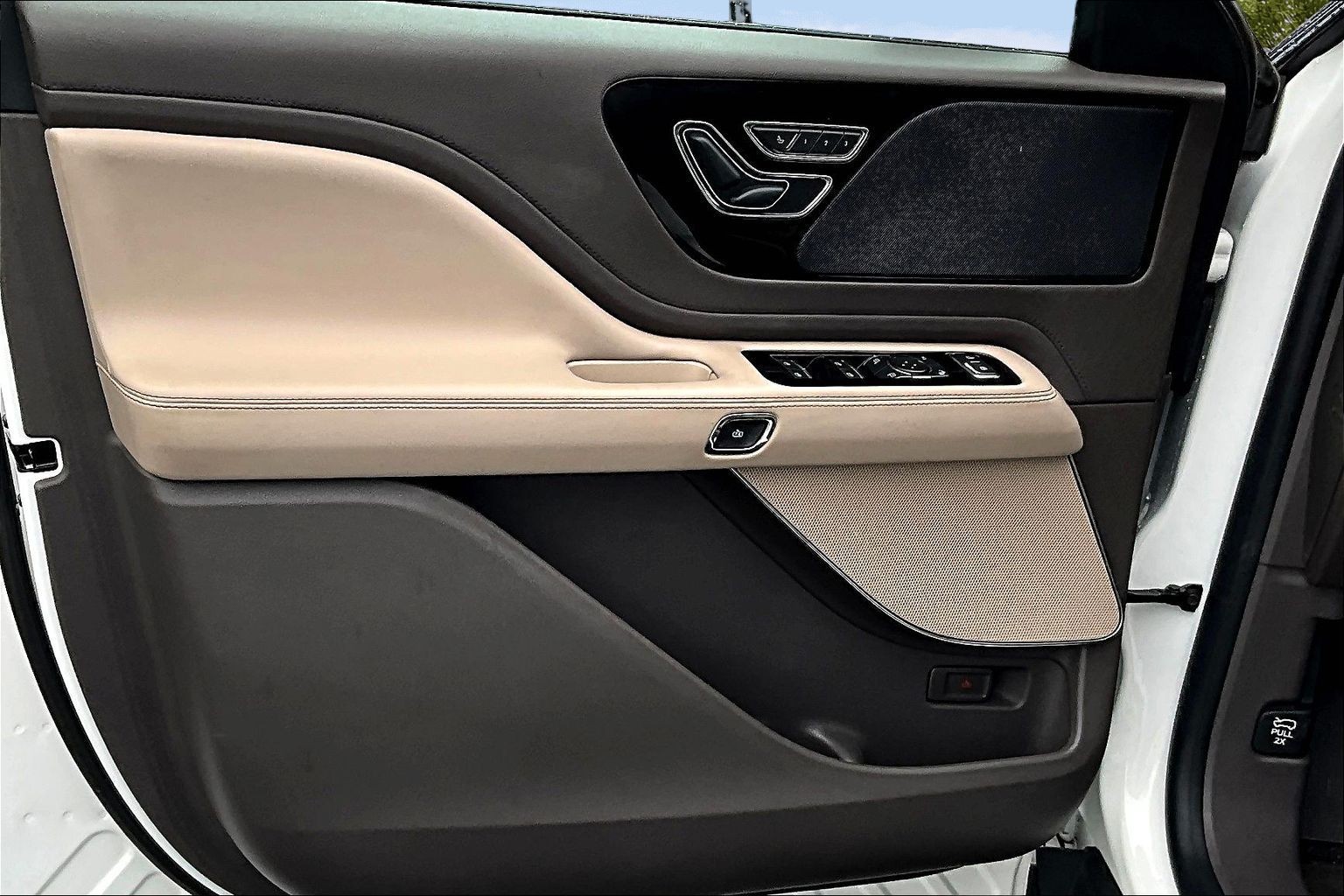 2020 Lincoln Aviator Base - Photo 23